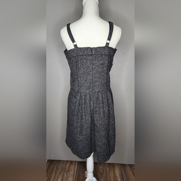 ANIINA Gray/White Tweed Sleeveless Mini Dress. Size: Large - Picture 3 of 10